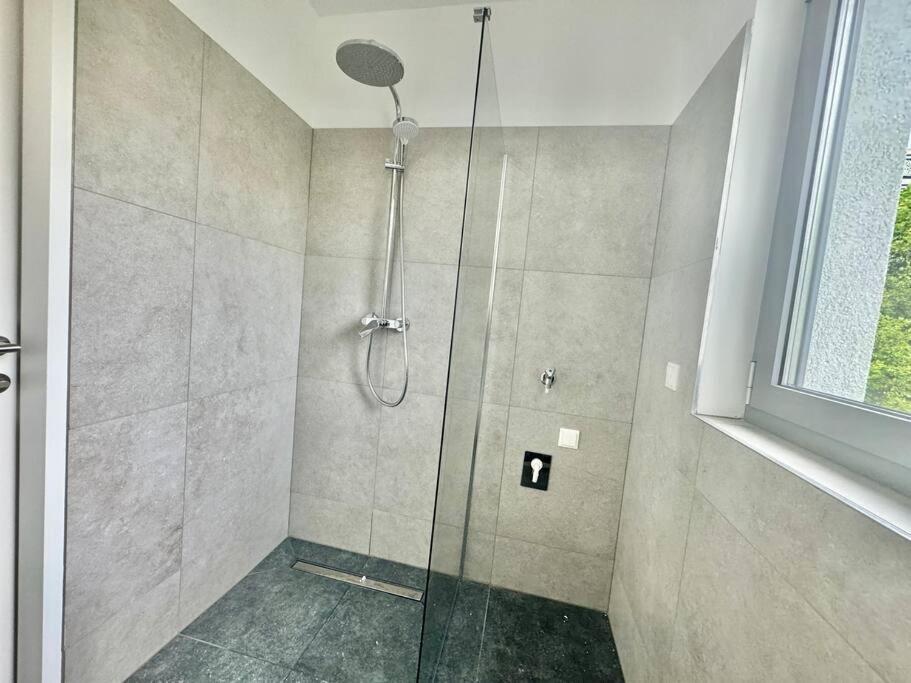 Rooftop Apartment With Balcony & Free Parking 비엔나 외부 사진