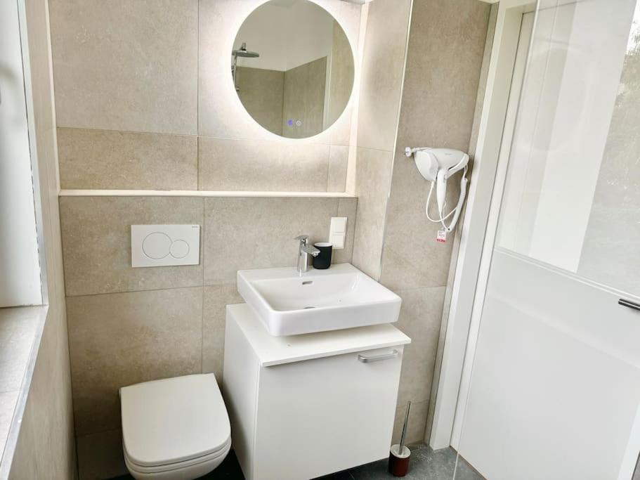 Rooftop Apartment With Balcony & Free Parking 비엔나 외부 사진